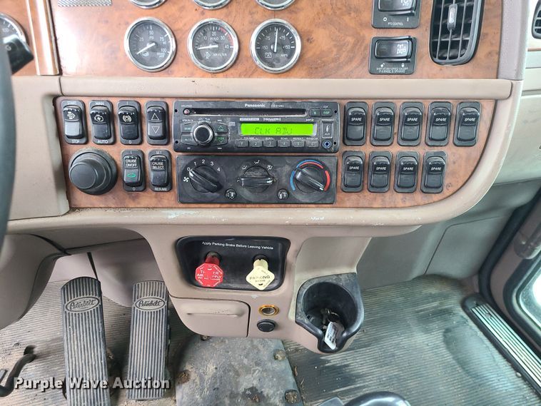 image for item JW9779 2009 Peterbilt 388  water truck