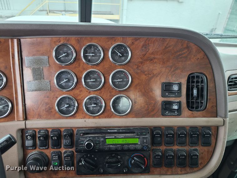 image for item JW9779 2009 Peterbilt 388  water truck