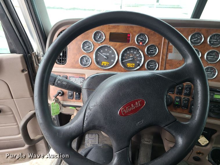 image for item JW9779 2009 Peterbilt 388  water truck