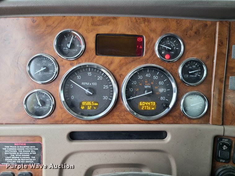 image for item JW9779 2009 Peterbilt 388  water truck