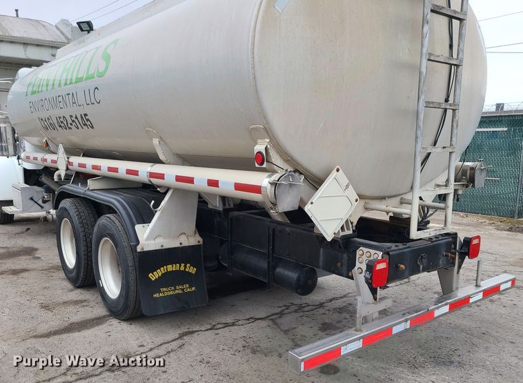 image for item JW9779 2009 Peterbilt 388  water truck