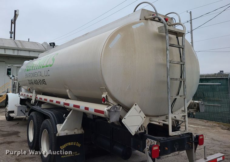 image for item JW9779 2009 Peterbilt 388  water truck