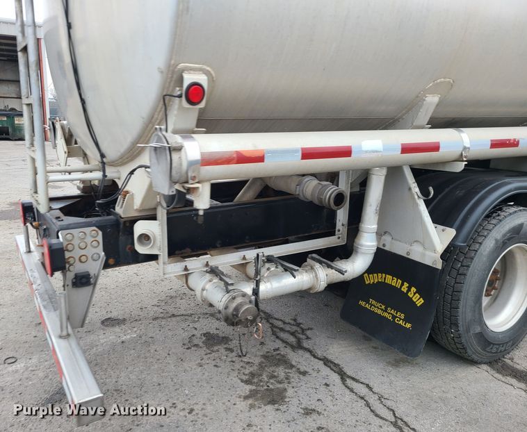 image for item JW9779 2009 Peterbilt 388  water truck