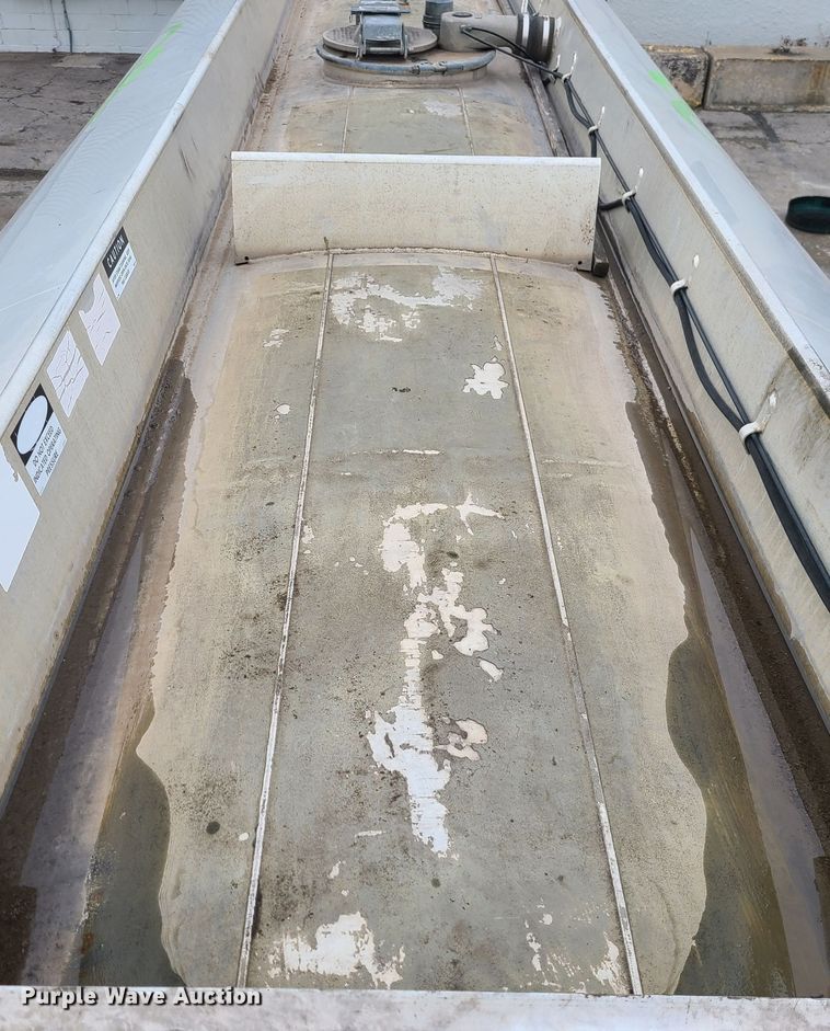 image for item JW9779 2009 Peterbilt 388  water truck