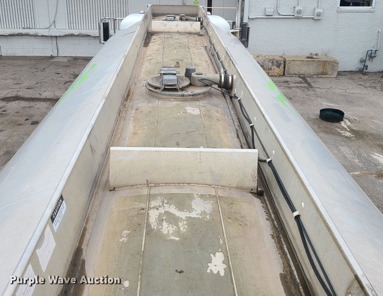 image for item JW9779 2009 Peterbilt 388  water truck