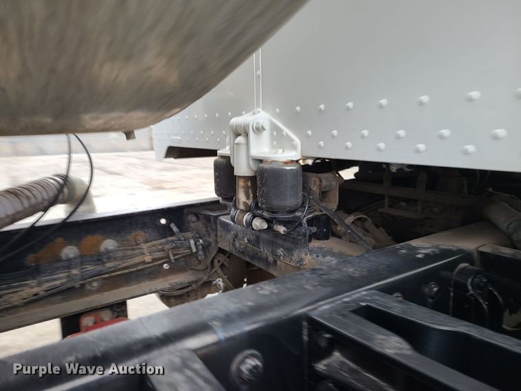 image for item JW9779 2009 Peterbilt 388  water truck