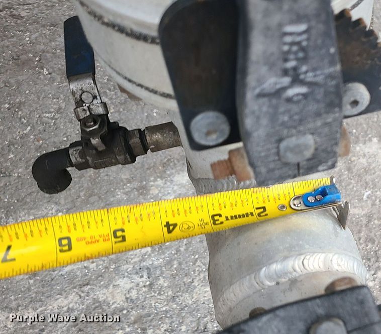 image for item JW9779 2009 Peterbilt 388  water truck