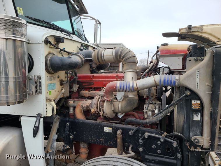 image for item JW9779 2009 Peterbilt 388  water truck