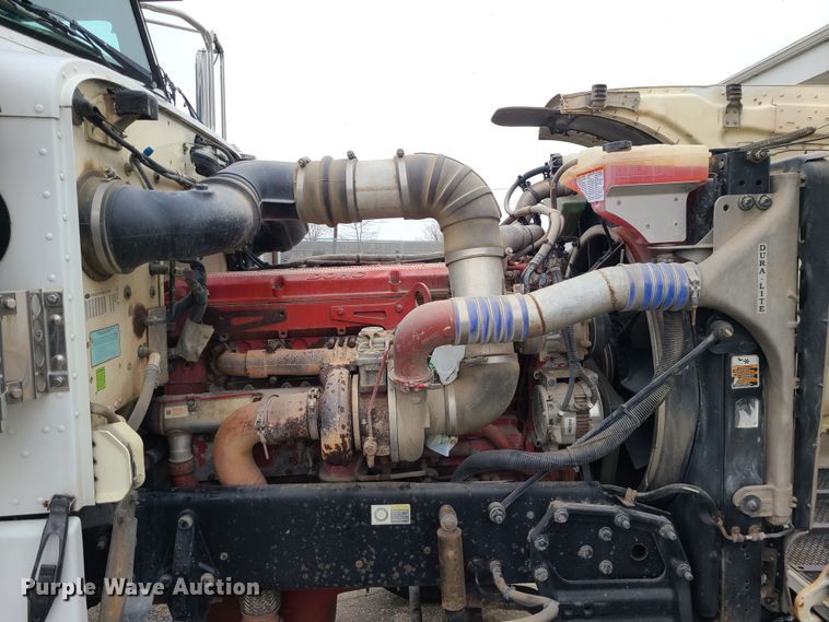 image for item JW9779 2009 Peterbilt 388  water truck