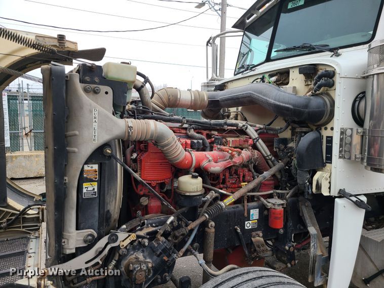 image for item JW9779 2009 Peterbilt 388  water truck