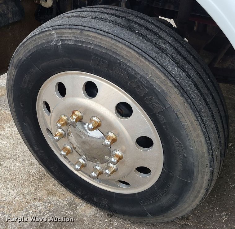 image for item JW9779 2009 Peterbilt 388  water truck