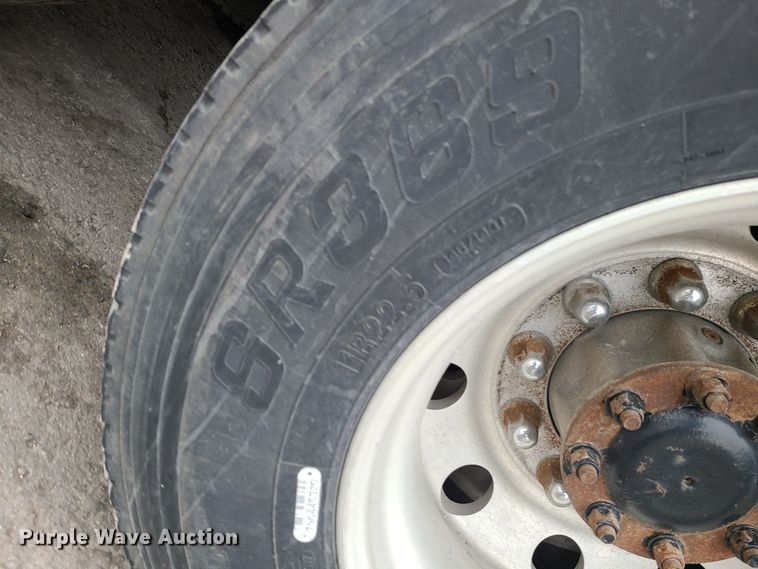 image for item JW9779 2009 Peterbilt 388  water truck