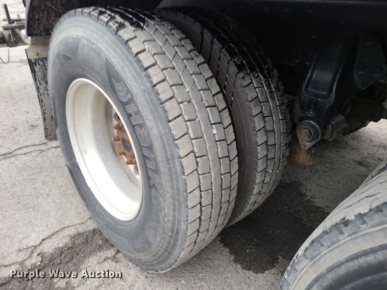 image for item JW9779 2009 Peterbilt 388  water truck