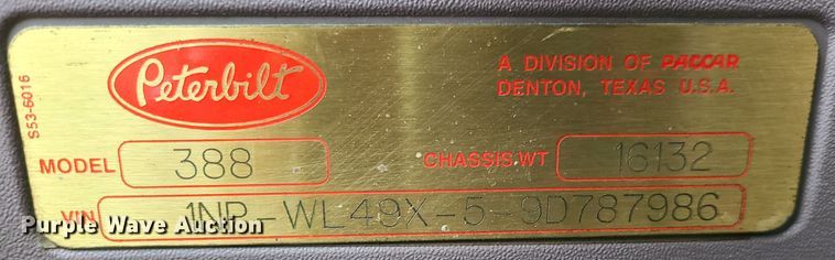 image for item JW9779 2009 Peterbilt 388  water truck