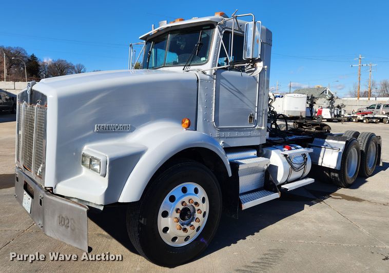 image for item KT9442 1994 Kenworth T800  semi truck