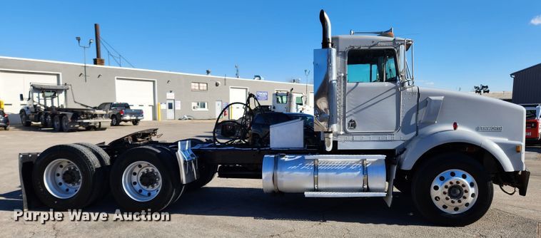 image for item KT9442 1994 Kenworth T800  semi truck