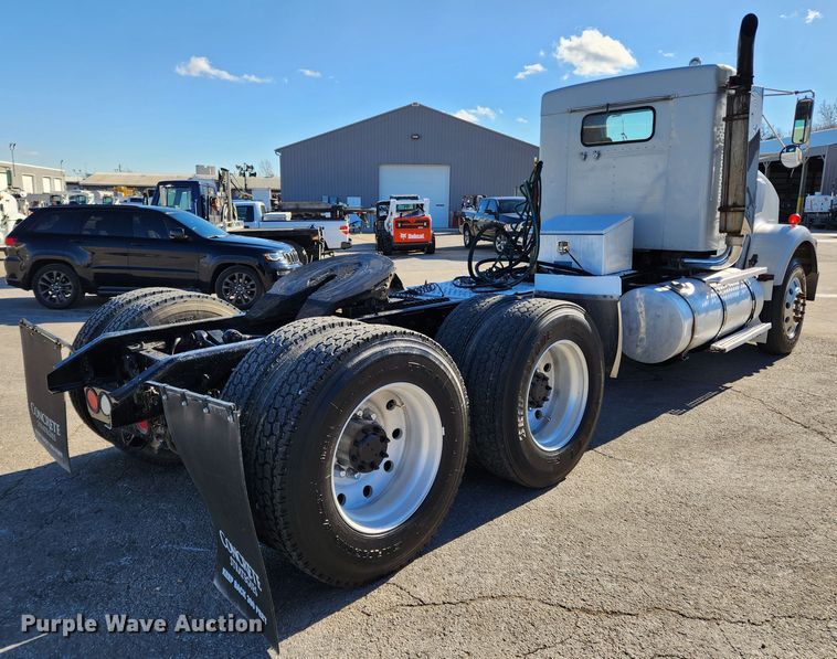 image for item KT9442 1994 Kenworth T800  semi truck