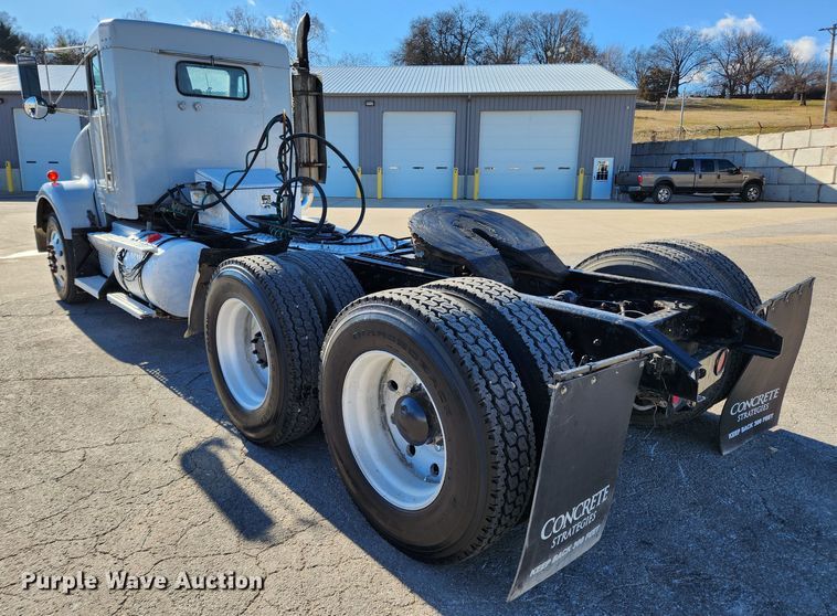 image for item KT9442 1994 Kenworth T800  semi truck