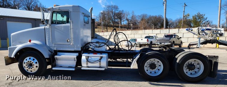 image for item KT9442 1994 Kenworth T800  semi truck