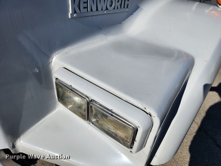 image for item KT9442 1994 Kenworth T800  semi truck