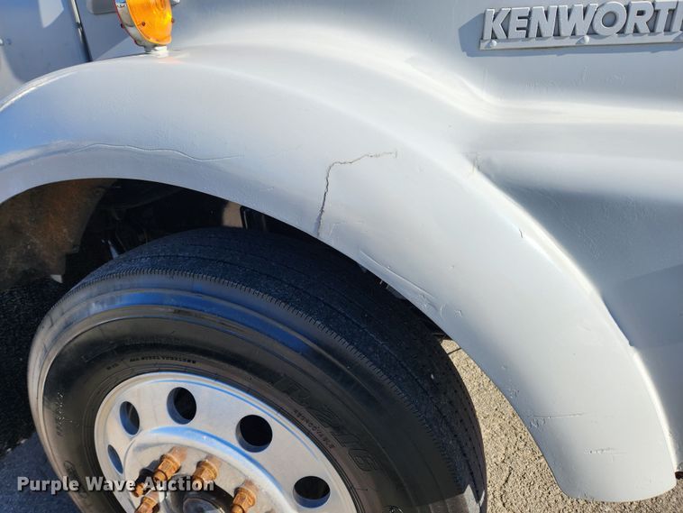 image for item KT9442 1994 Kenworth T800  semi truck