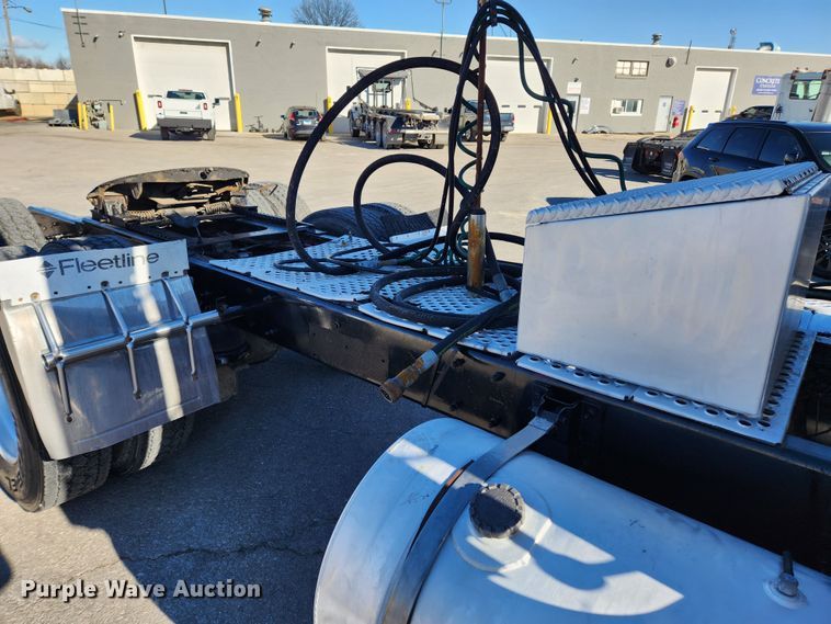 image for item KT9442 1994 Kenworth T800  semi truck