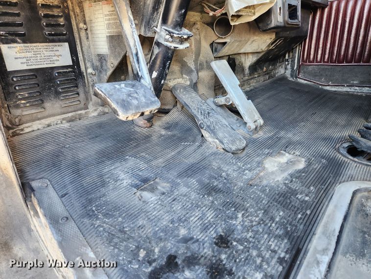 image for item KT9442 1994 Kenworth T800  semi truck