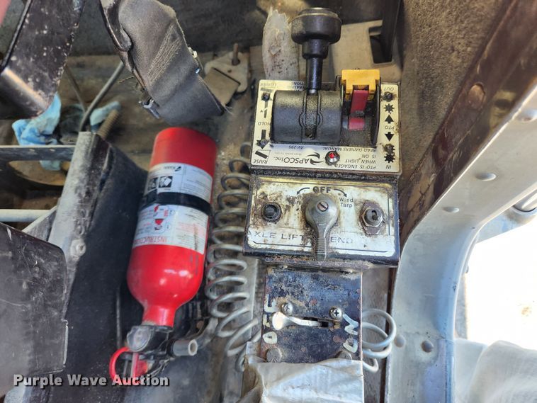 image for item KT9442 1994 Kenworth T800  semi truck