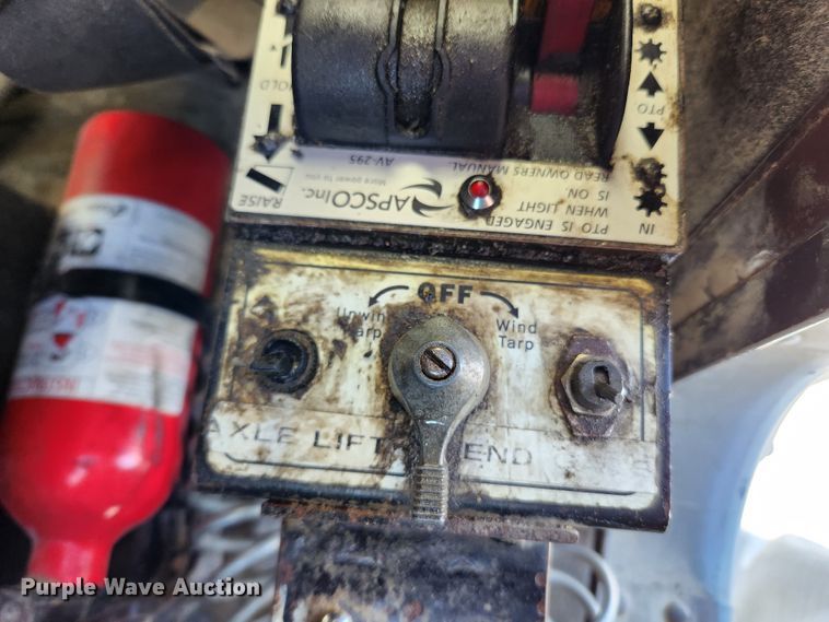 image for item KT9442 1994 Kenworth T800  semi truck