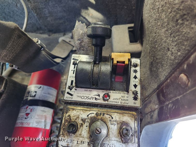 image for item KT9442 1994 Kenworth T800  semi truck