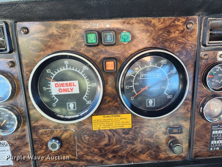 image for item KT9442 1994 Kenworth T800  semi truck