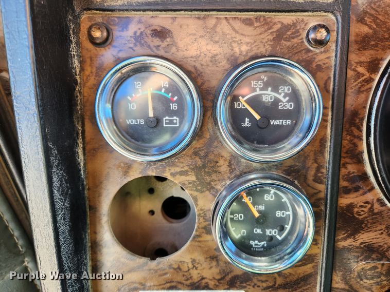 image for item KT9442 1994 Kenworth T800  semi truck