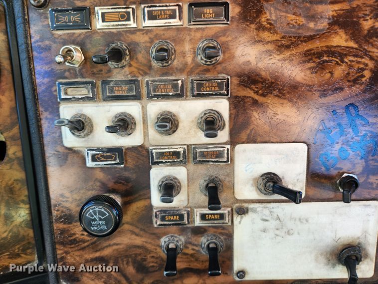 image for item KT9442 1994 Kenworth T800  semi truck