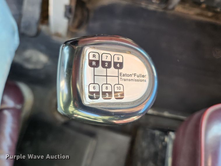 image for item KT9442 1994 Kenworth T800  semi truck