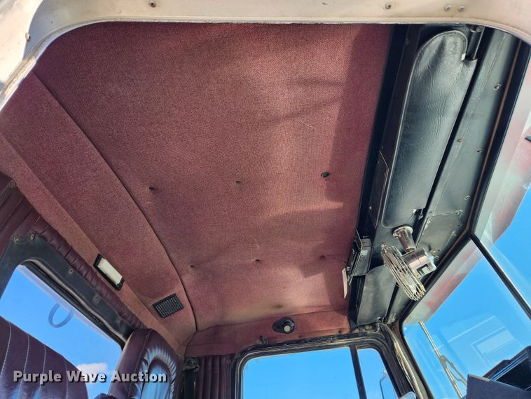 image for item KT9442 1994 Kenworth T800  semi truck