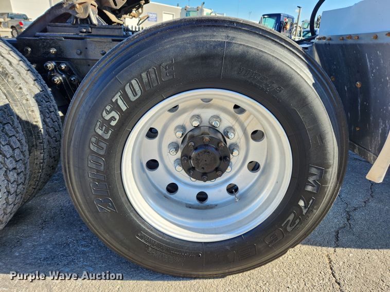 image for item KT9442 1994 Kenworth T800  semi truck