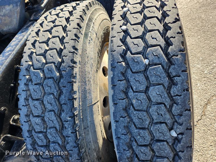 image for item KT9442 1994 Kenworth T800  semi truck