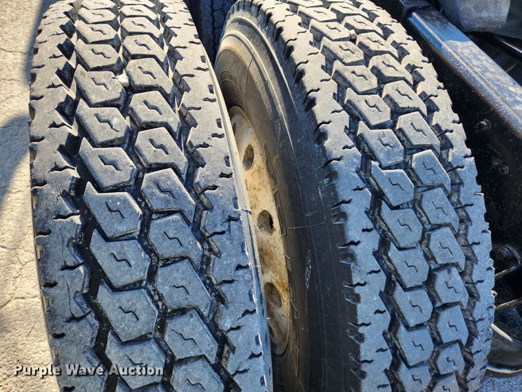 image for item KT9442 1994 Kenworth T800  semi truck