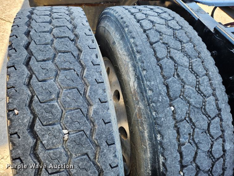 image for item KT9442 1994 Kenworth T800  semi truck