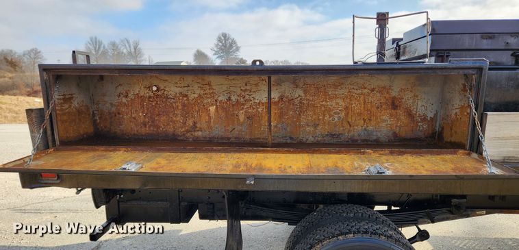 image for item KT9457 2007 GMC C5500  flatbed truck