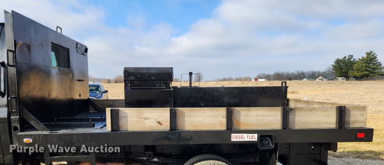 image for item KT9457 2007 GMC C5500  flatbed truck