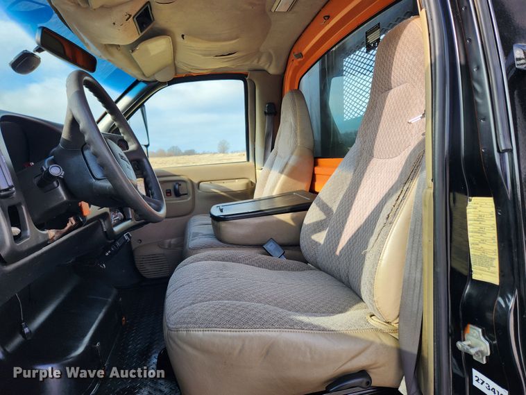 image for item KT9457 2007 GMC C5500  flatbed truck