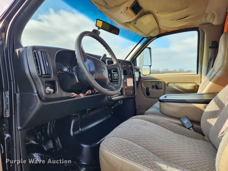 image for item KT9457 2007 GMC C5500  flatbed truck