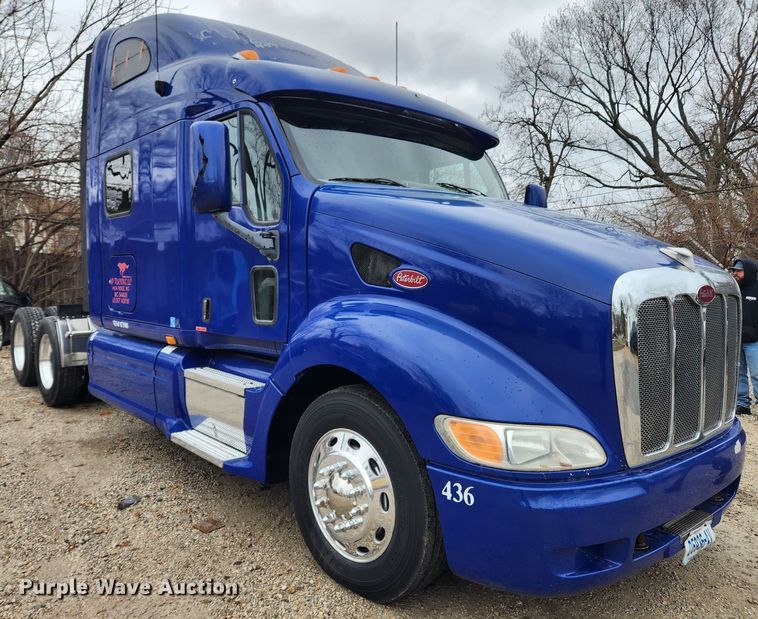 image for item KT9471 2005 Peterbilt 387  semi truck
