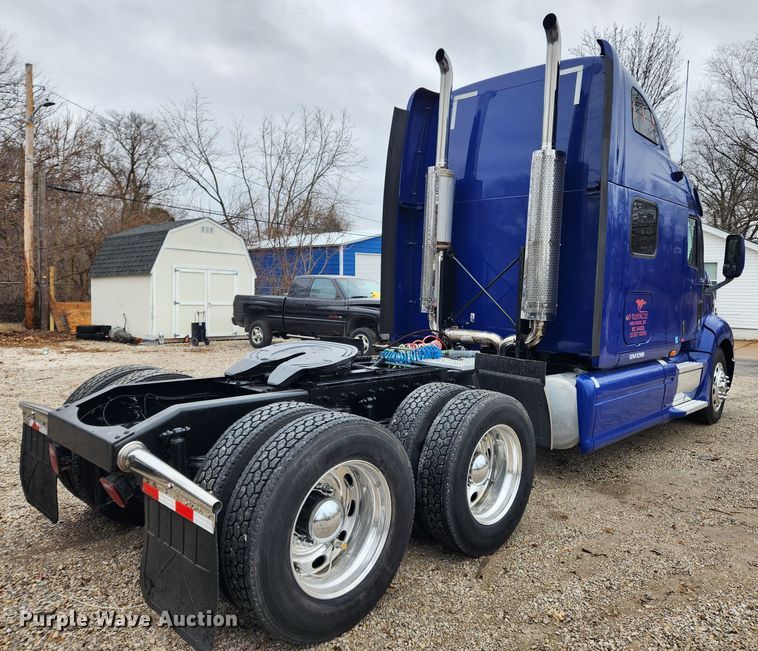 image for item KT9471 2005 Peterbilt 387  semi truck