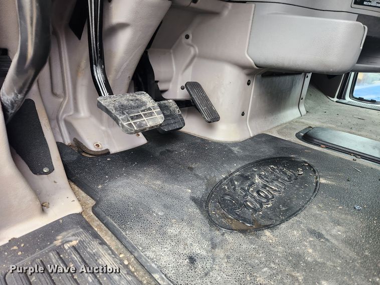 image for item KT9471 2005 Peterbilt 387  semi truck