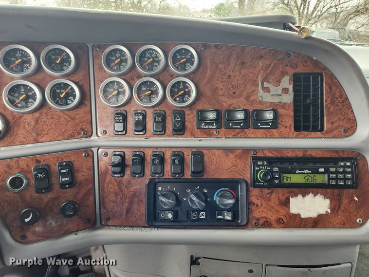 image for item KT9471 2005 Peterbilt 387  semi truck