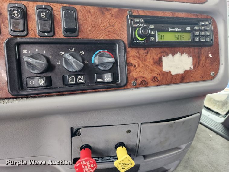 image for item KT9471 2005 Peterbilt 387  semi truck