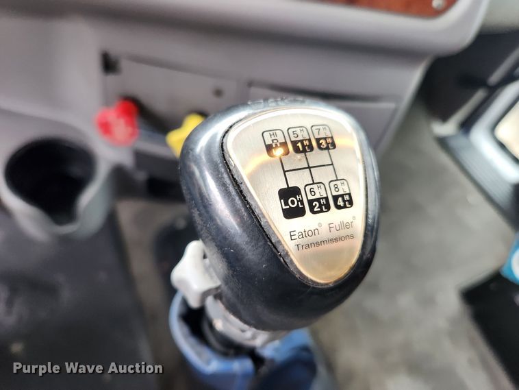 image for item KT9471 2005 Peterbilt 387  semi truck