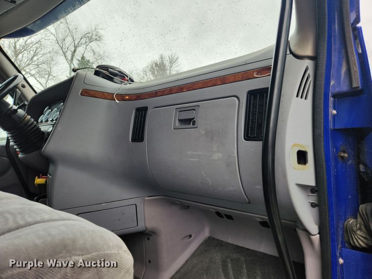 image for item KT9471 2005 Peterbilt 387  semi truck